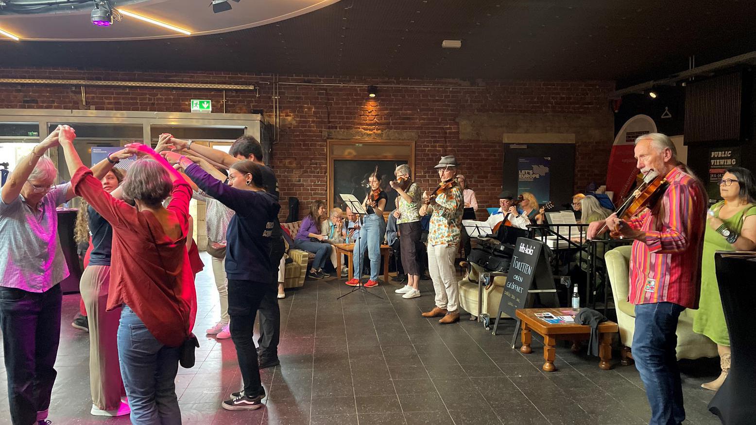 Let’s Europe mit der Musikschule Bochum: Grenzenlos tanzen mit Gabriela Jüttner und Rainer Buschmann