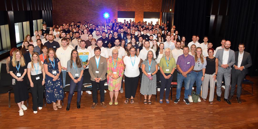 160 Nachwuchskräfte