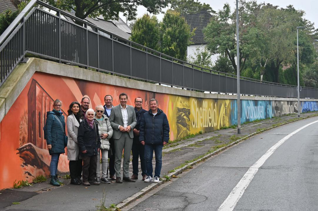 Murals an der Bergstraße mit den Partnerstädten der Stadt Bochum und Menschen