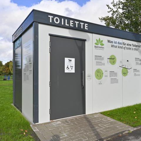 Außenansicht Trockentoilette