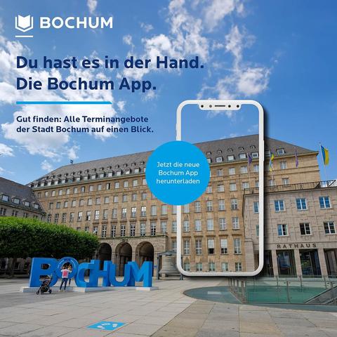Flyer für die App der Stadt Bochum auf dem das Rathaus zu sehen is und ein Slogan "Du hast es i der Hand. Die Bochum App.".