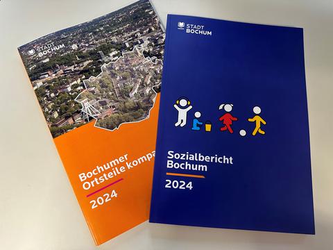 Exemplare der Publikationen Sozialbericht und Bochumer Ortsteile kompakt