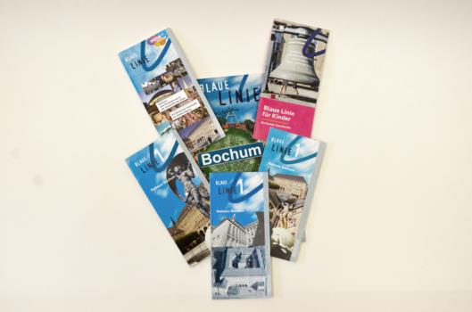 Verschiedene Broschüren der "Blauen Linie"