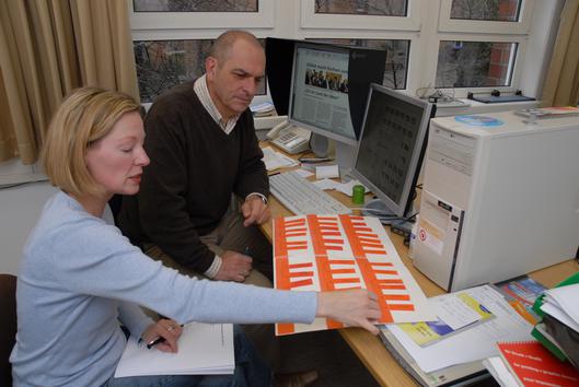 Die Redaktion bei der Arbeit an einer Ausgabe der Rathaus-Zeitung, kurz RAZ.