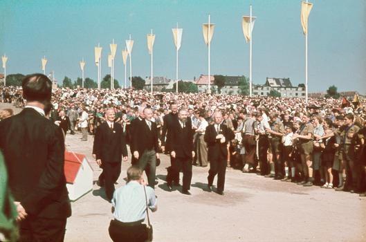  Der 73. Deutsche Katholikentag fand 1949 in Anwesenheit von Konrad Adenauer in Bochum statt.