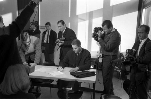 Der erste Student schreibt sich im Jahr 1965 an der Ruhr-Universität Bochum ein.