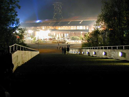 Nacht der Industriekultur an der Jahrhunderthalle Bochum im Jahr 2001.