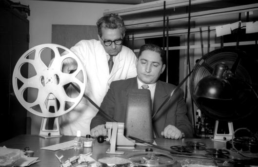 Fotografen der Stadt Bochum arbeiten an einem Filmschnitt für die "Bochumer Jahresschau".