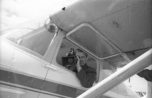 Ein Fotograf der Stadt Bochum macht 1961 erstmals Luftaufnahmen aus einem Flugzeug.