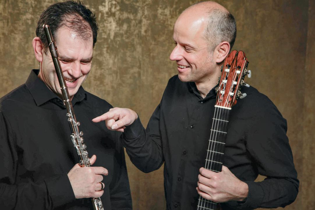 Alexander Schütz (Flöte) und Peter Ernst (Gitarre)