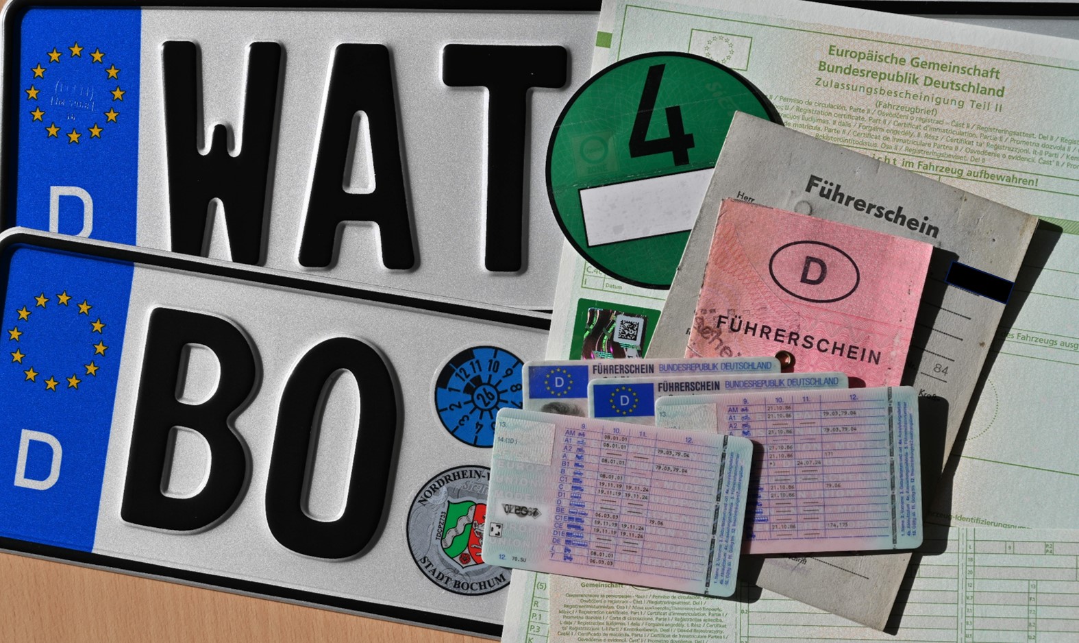 Führerscheine, Fahrzeugpapiere, Plakette und Kennzeichen für Bochum und Wattenscheid zusammengelegt.