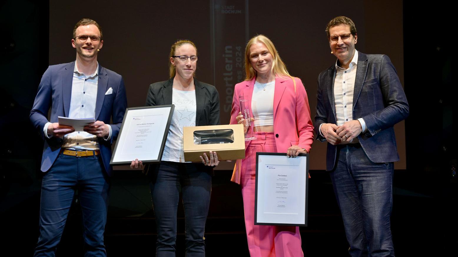 Nominierte Katrin Müller-Rottgardt zusammen mit Sportlerin des Jahres 2024 Pia Greiten
