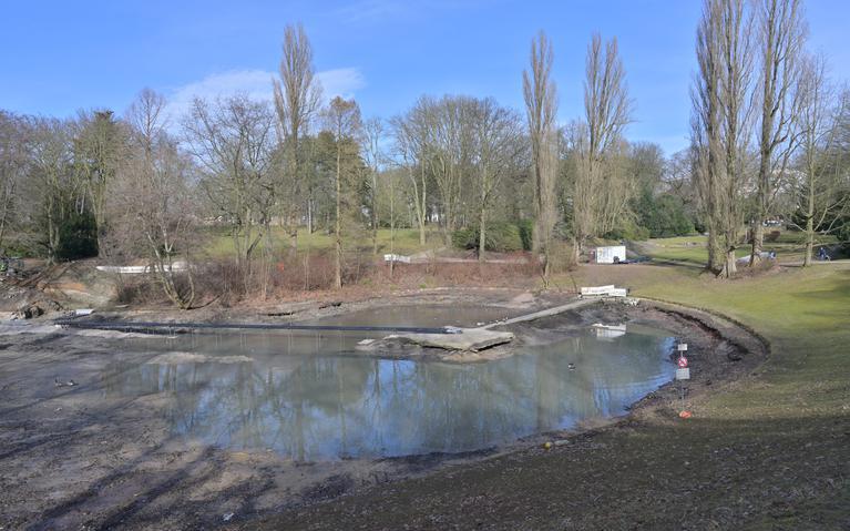 Die Baustelle am Gondelteich im Stadtpark Bochum.