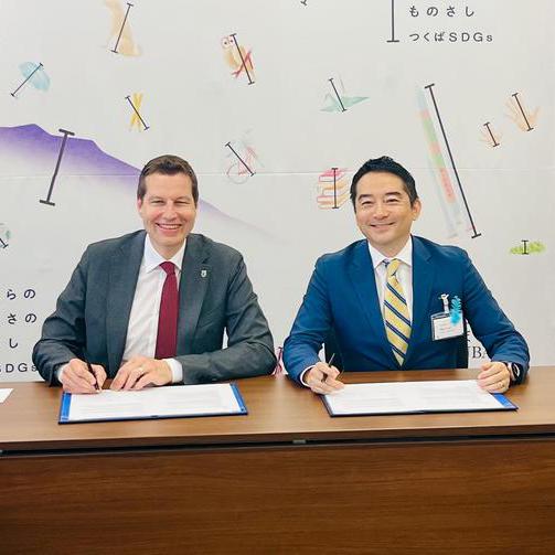 Von Links: OB Thomas Eiskirch und OB Tatsuo Igarashi