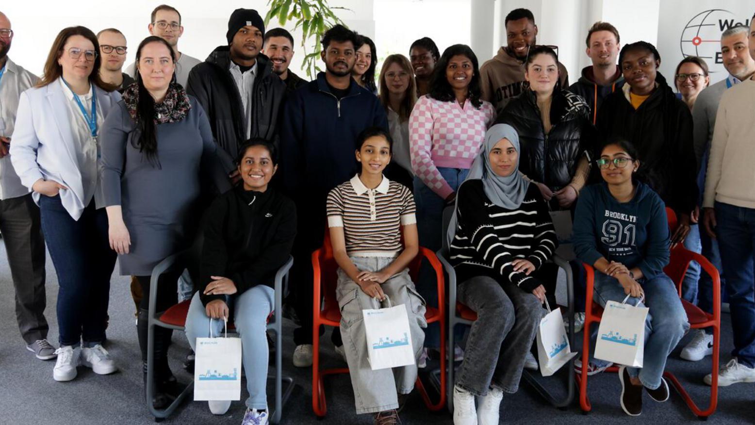 Gruppenfoto zur Eröffnung des Welcome Office Bochum
