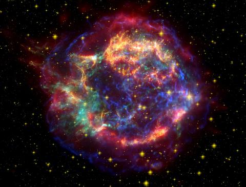Der Supernova-Überrest Cassiopeia A geht auf die Explosion eines massereichen Sterns zurück