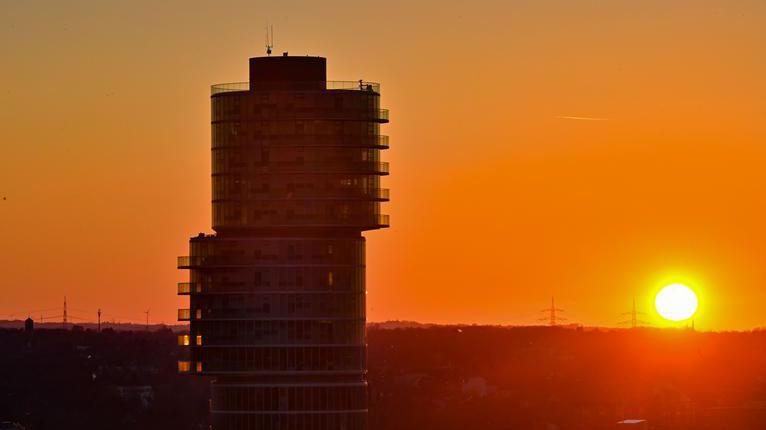 Das Exzenterhaus in Bochum im Sonnenuntergang.