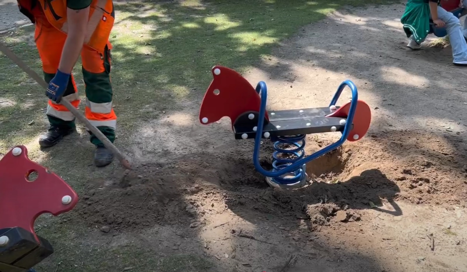 Spielplatzunterhaltung