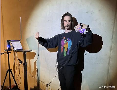 Moritz Wesp improvisiert