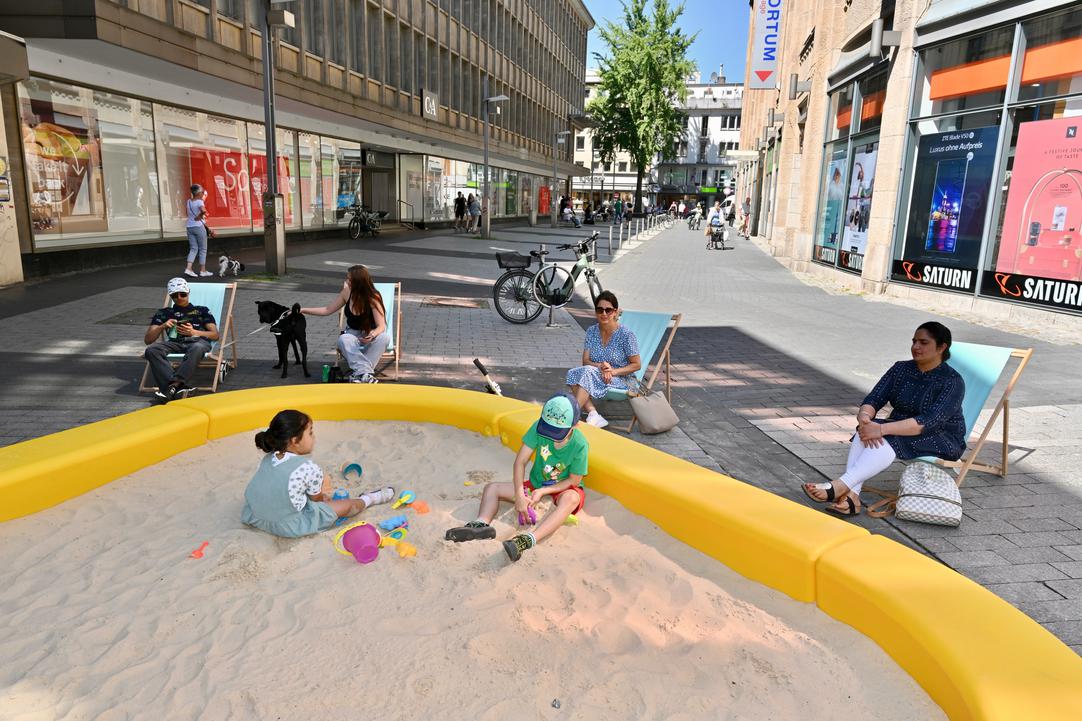 Kinder spielen