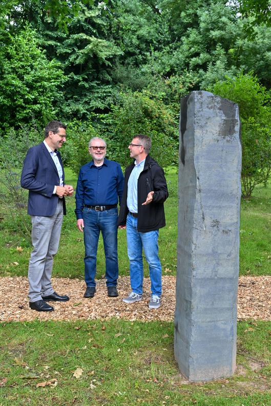 Oberbürgermeister Eiskirch eröffnet neues naturnahes Gräberfeld