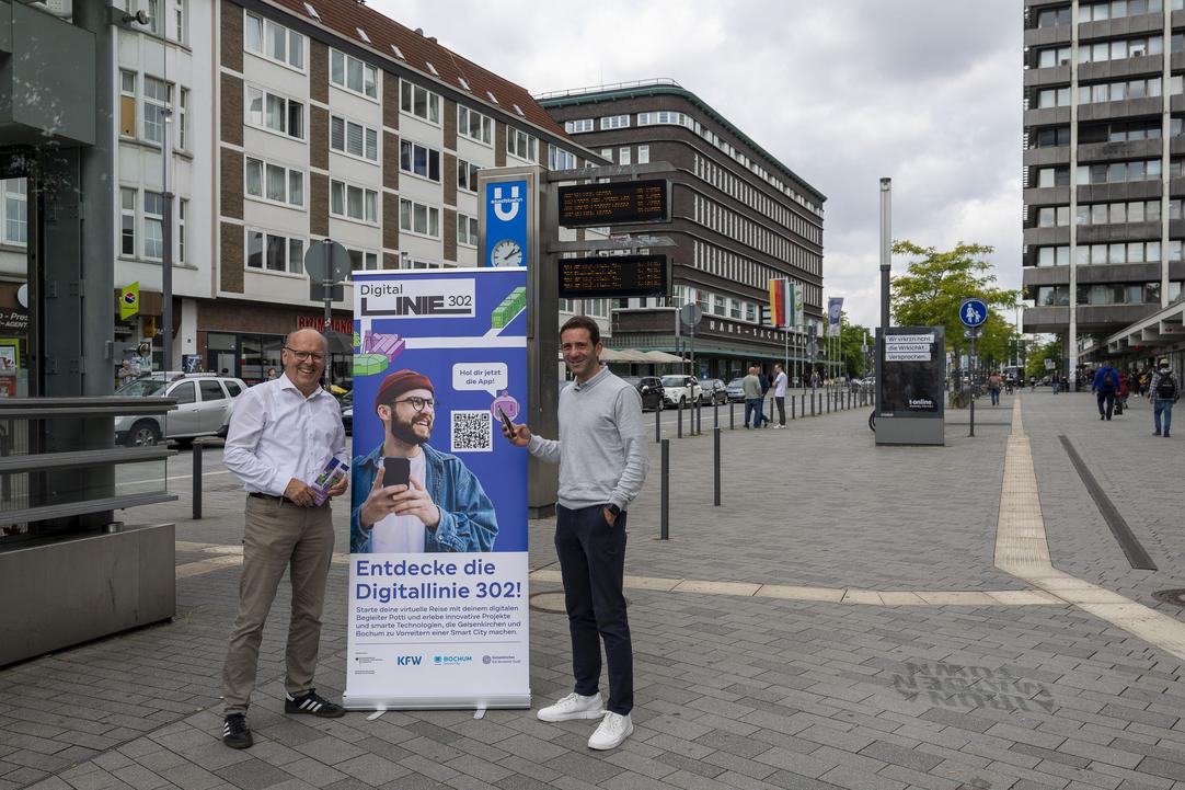 Manfred vom Sondern, CIO der Stadt Gelsenkirchen (l.) und Denes Kücük, CDO der Stadt Bochum