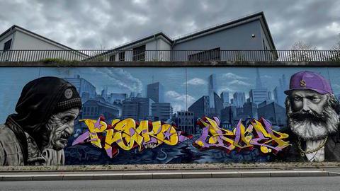 Graffiti-Kunst auf einer Mauer an der Unistraße