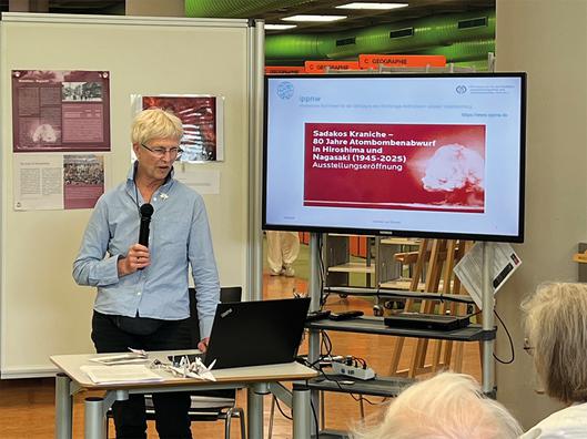 Ausstellungsführung in der Zentralbücherei: 80 Jahre nach Hiroshima und Nagasaki