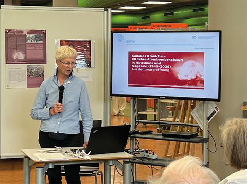 Ausstellungsführung in der Zentralbücherei: 80 Jahre nach Hiroshima und Nagasaki