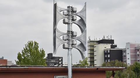 Eine Sirene für Bevölkerungsschutz auf dem Rathaus in Bochum-Wattenscheid