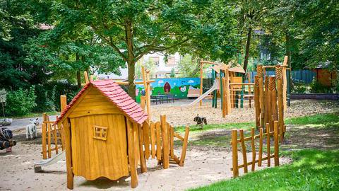 Spielhaus, Rutsche und Wandbild: Der neue Spielplatz Wanner Straße lädt zum Entdecken ein.