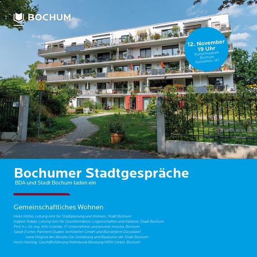 Das Plakat zur Ausstellung zeigt ein Foto des gemeinschaftlichen Wohnprojekts Krone, ein von einem Garten umgebenes fünfgeschossiges freistehendes Mehrfamilienhaus.