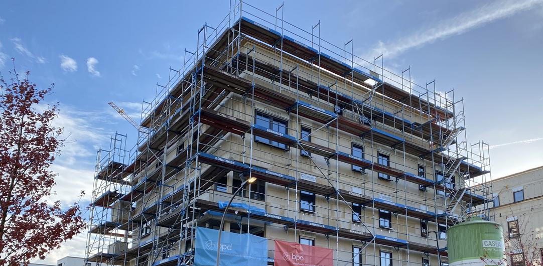 Nur ein Jahr nach Baustart steht der Rohbau der Stadtvillen im Quartier Feldmark. Ende nächsten Jahres soll das Projekt schon fertiggestellt werden.