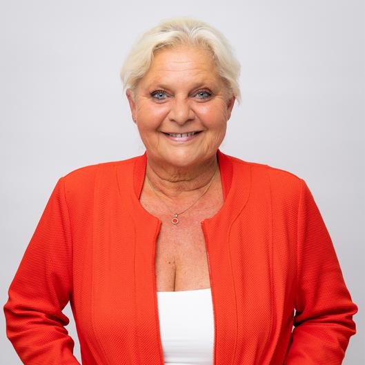 0  Daniela  ArndtDaniela Arndt