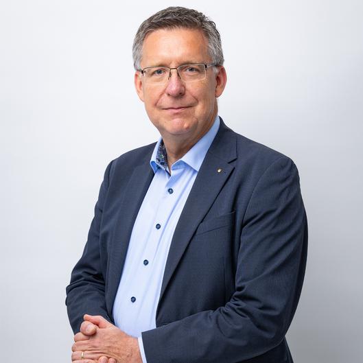 0 Dr. Andreas BrackeDr. Andreas Bracke