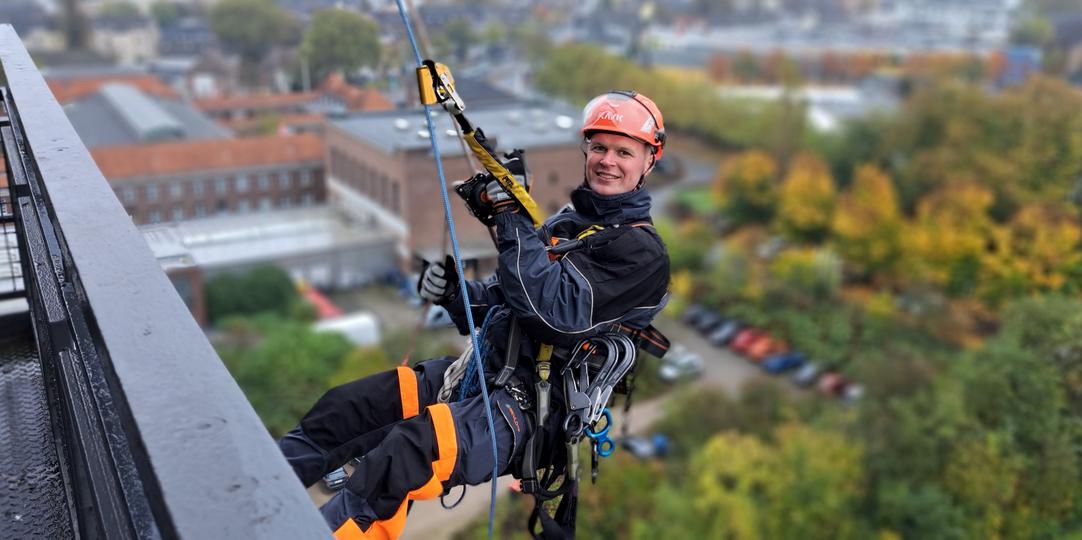 Die Höhenrettung der Feuerwehr Bochum an einem Gerüst