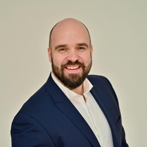 122 Dr. Stefan van der Hoek