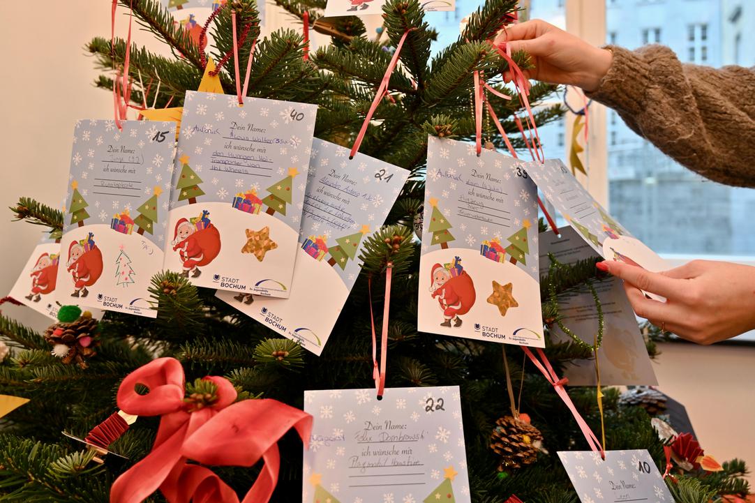 Wunschbaumaktion im Bürgerbüro Bochum 