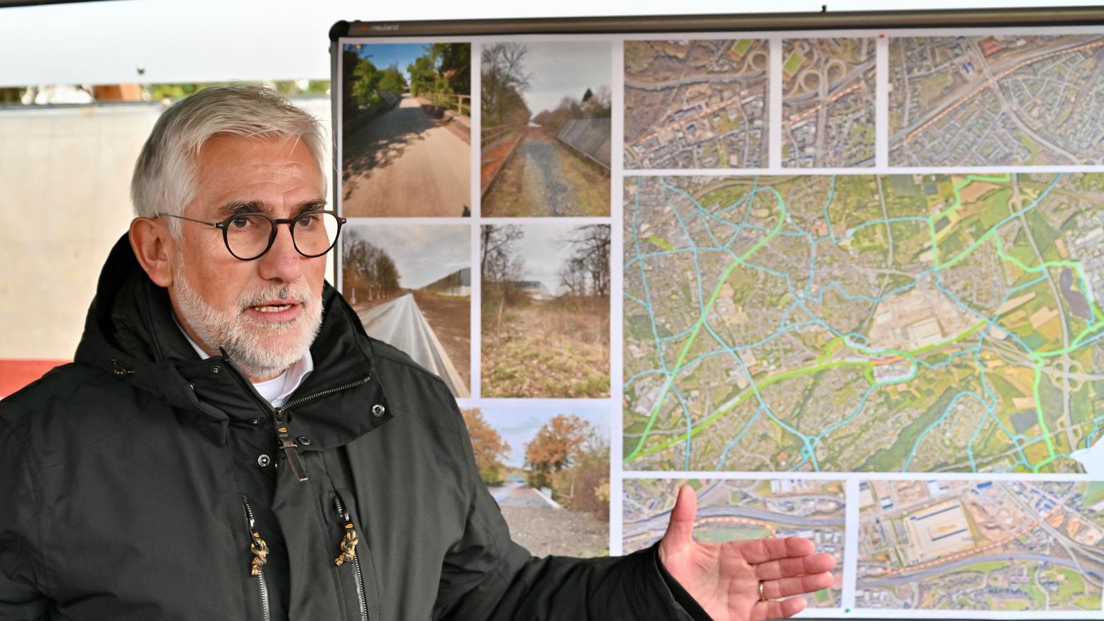 Oberbürgermeister Jörg Lukat stellt die Pläne der Opelterasse vor