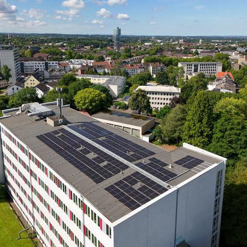  Neubauten sowie geeignete Dächer und Fassaden städtischer Bestandsgebäude sollen bis 2035 mit PV-Anlagen ausgestattet sein.