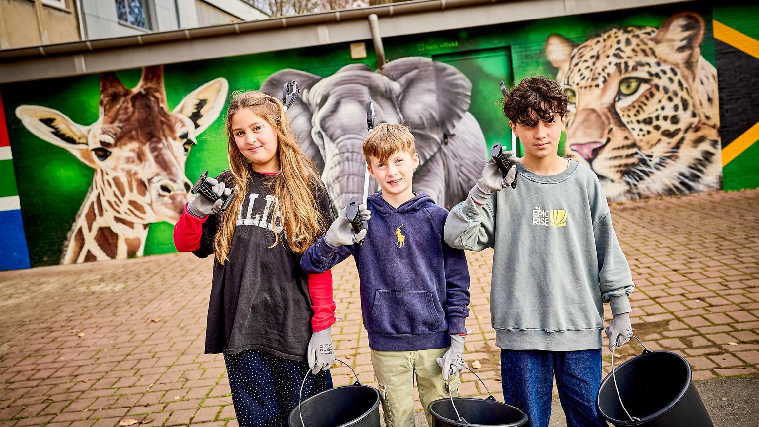 Die Schülerin und die Schüler sind bereit für den Pickdienst