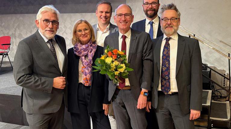 Dietmar Dieckmann mit Verwaltungsvorstand