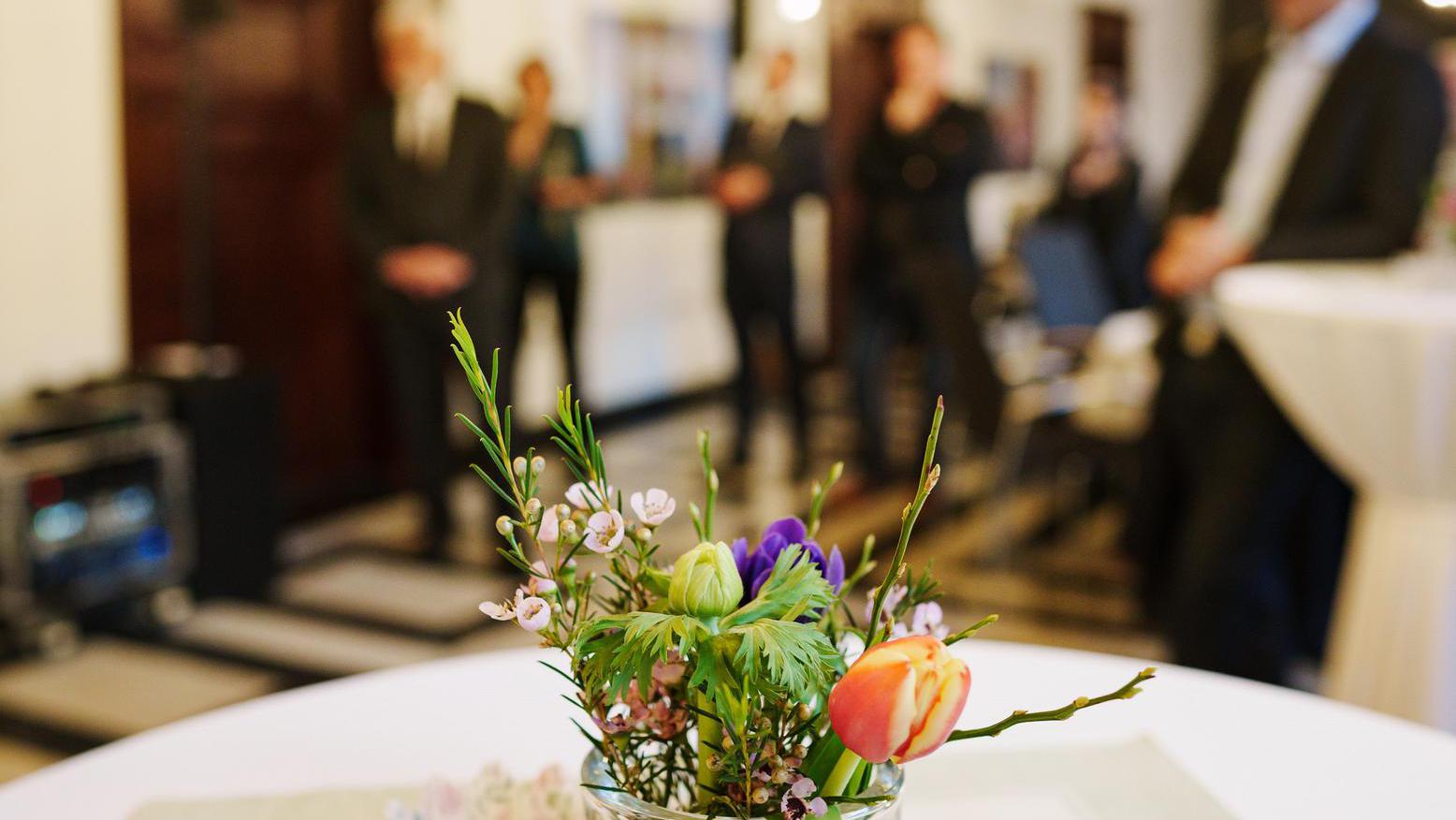 Traditioneller Beginn: Nach Sonnenuntergang wurde das Fastenbrechen im Rathaus klassisch mit Datteln und Wasser begangen.