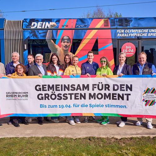 Ein Gruppenbild mit dem Aufruf um für die Spiele zu stimmen