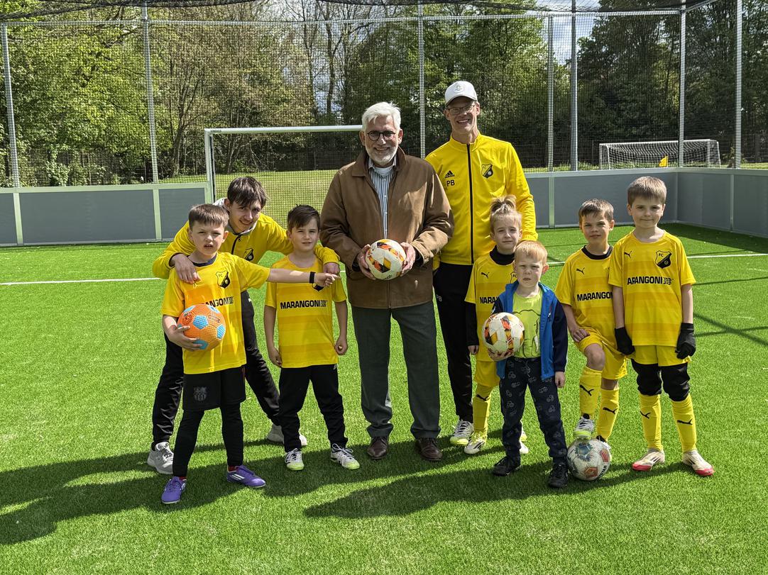 Jörg Lukat mit Kindern