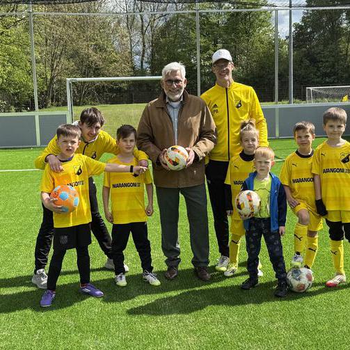 Jörg Lukat mit Kindern