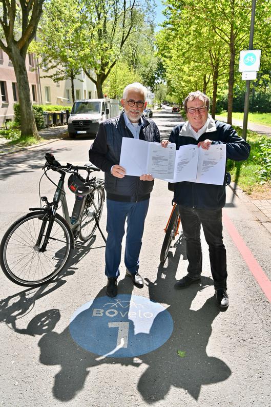 Oberbürgermeister und Verkehrsminister auf dem Fahrrad