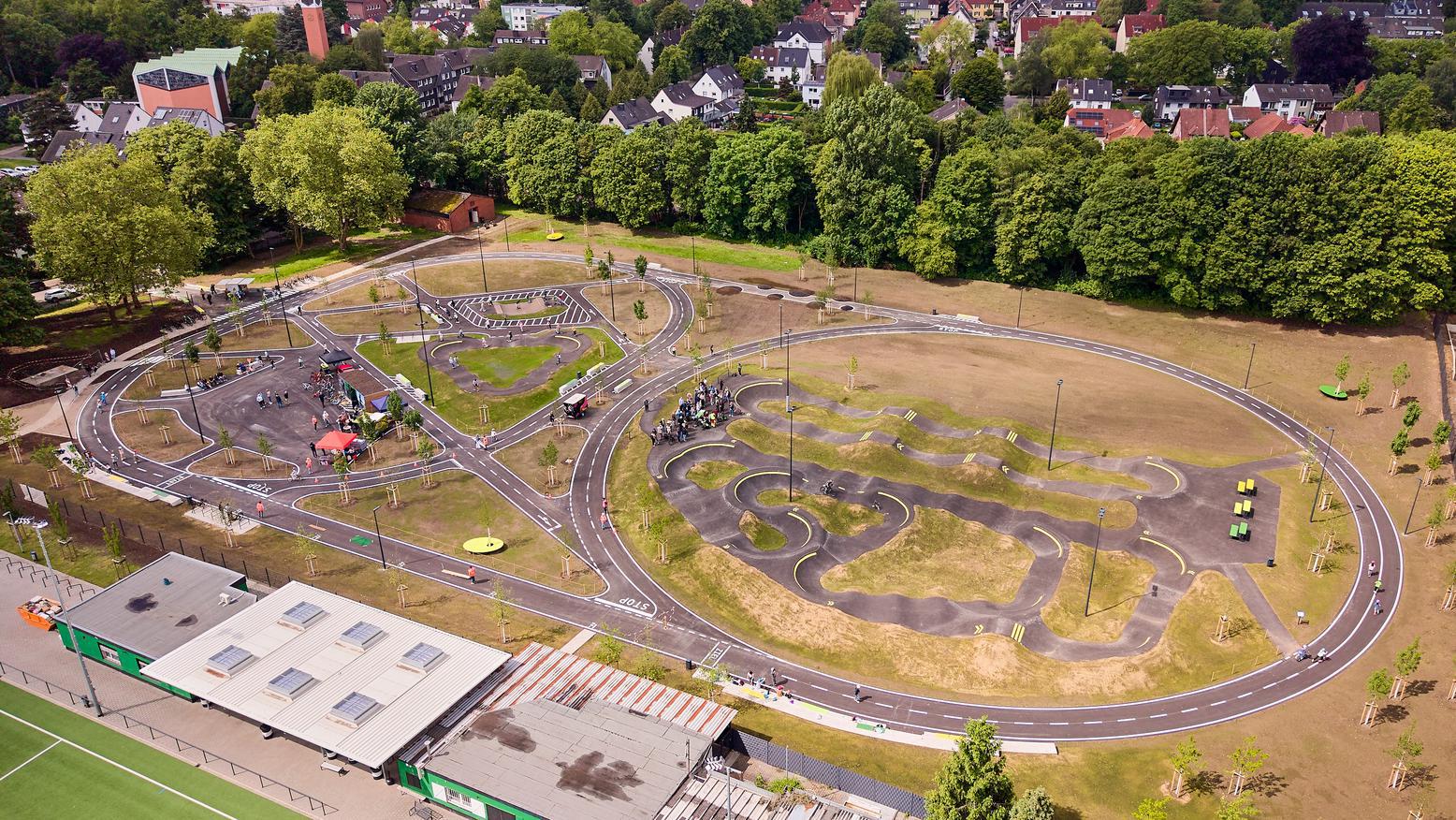 Eröffnung „Die Grüne Dickebank“: Neuer Sport- und Begegnungsort für Bochum-Wattenscheid
