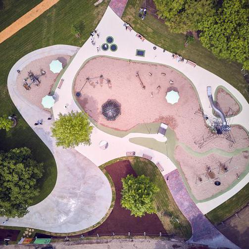 Eine Luftaufnahme vom Wasserspielplatz im Stadtpark Bochum
