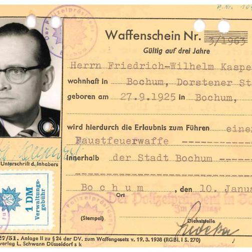 Waffenschein des städtischen Geldboten Friedrich-Wilhelm Kasperowsski